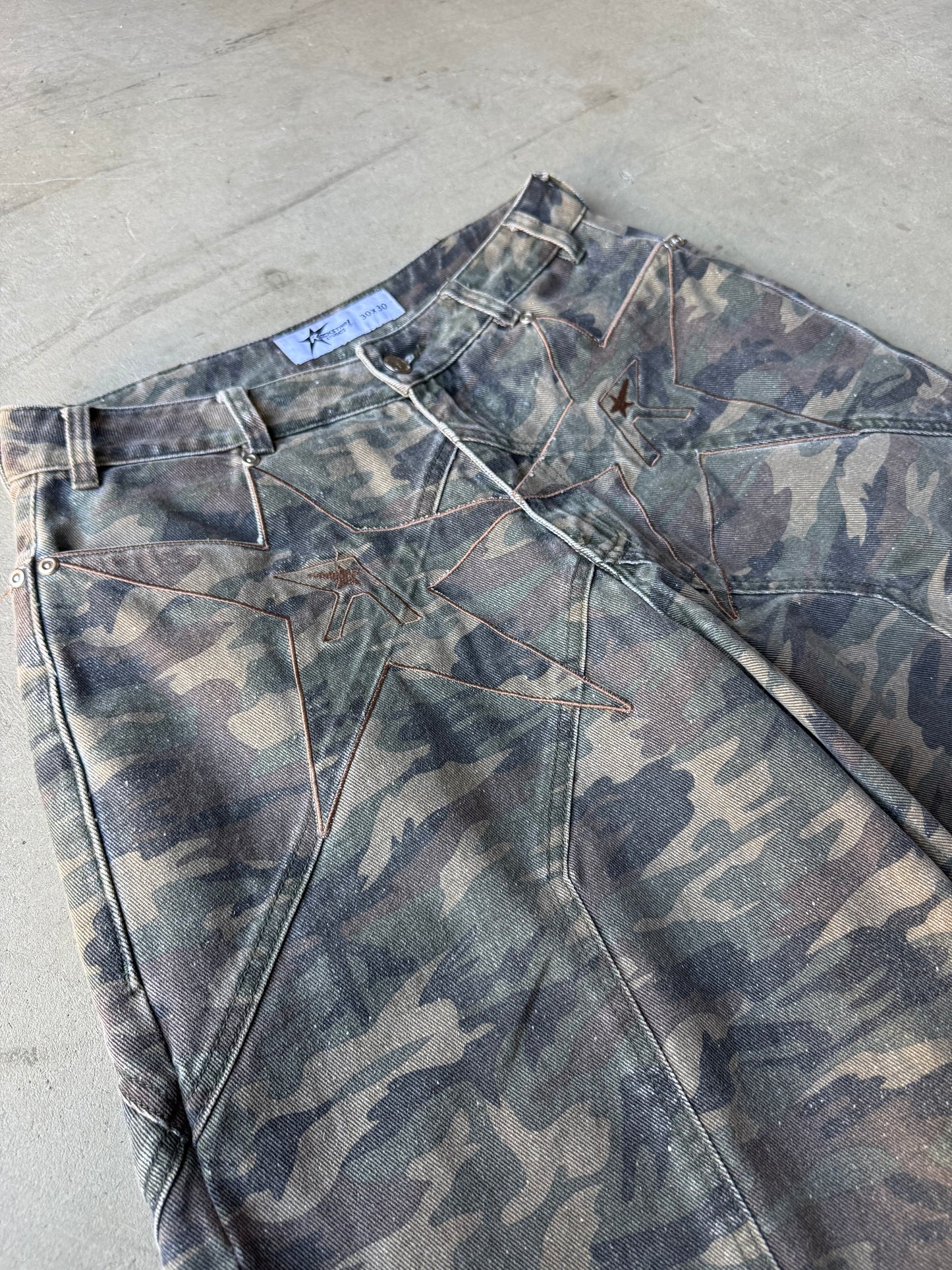 Camo logo pocket convertible jeans